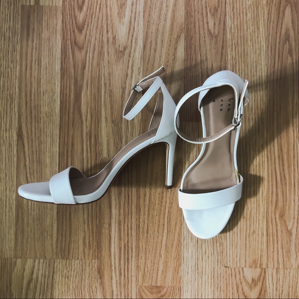 White Size 7.5 Simple Stilettos